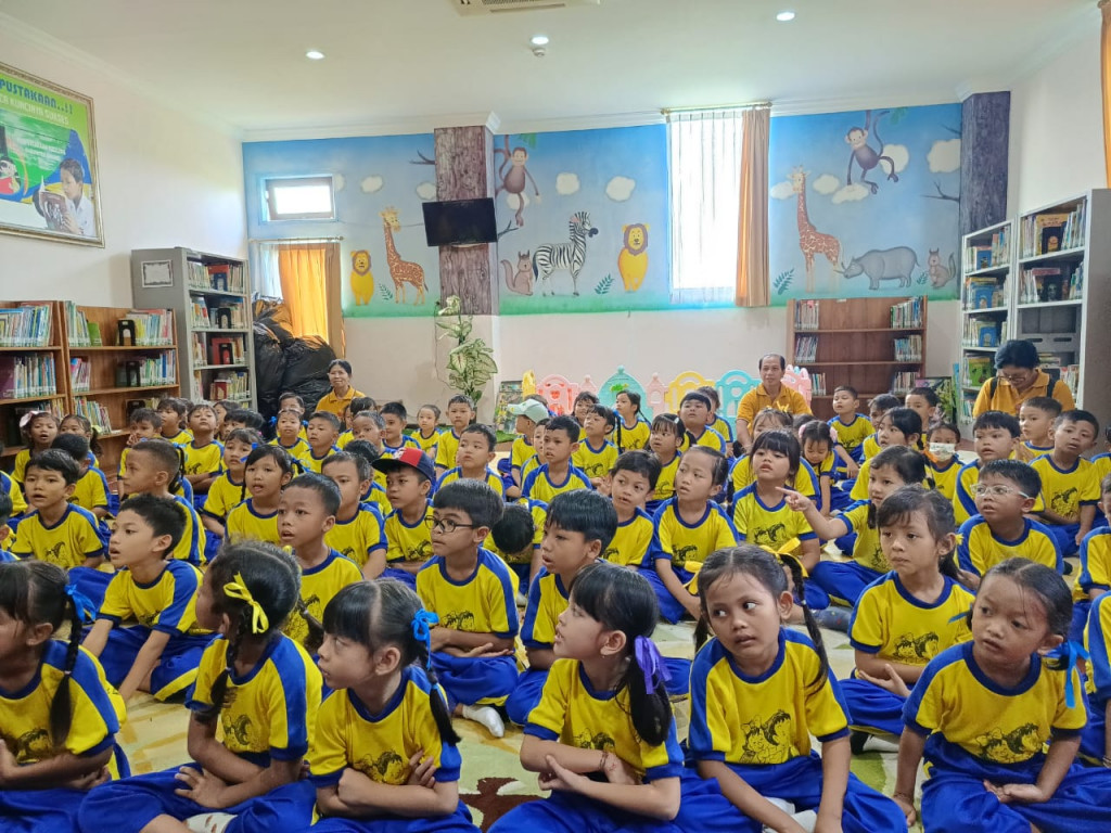 Kunjungan TK Shanti Kumara II Sading ke Perpustakaan Sastramangutama Kabupaten Badung